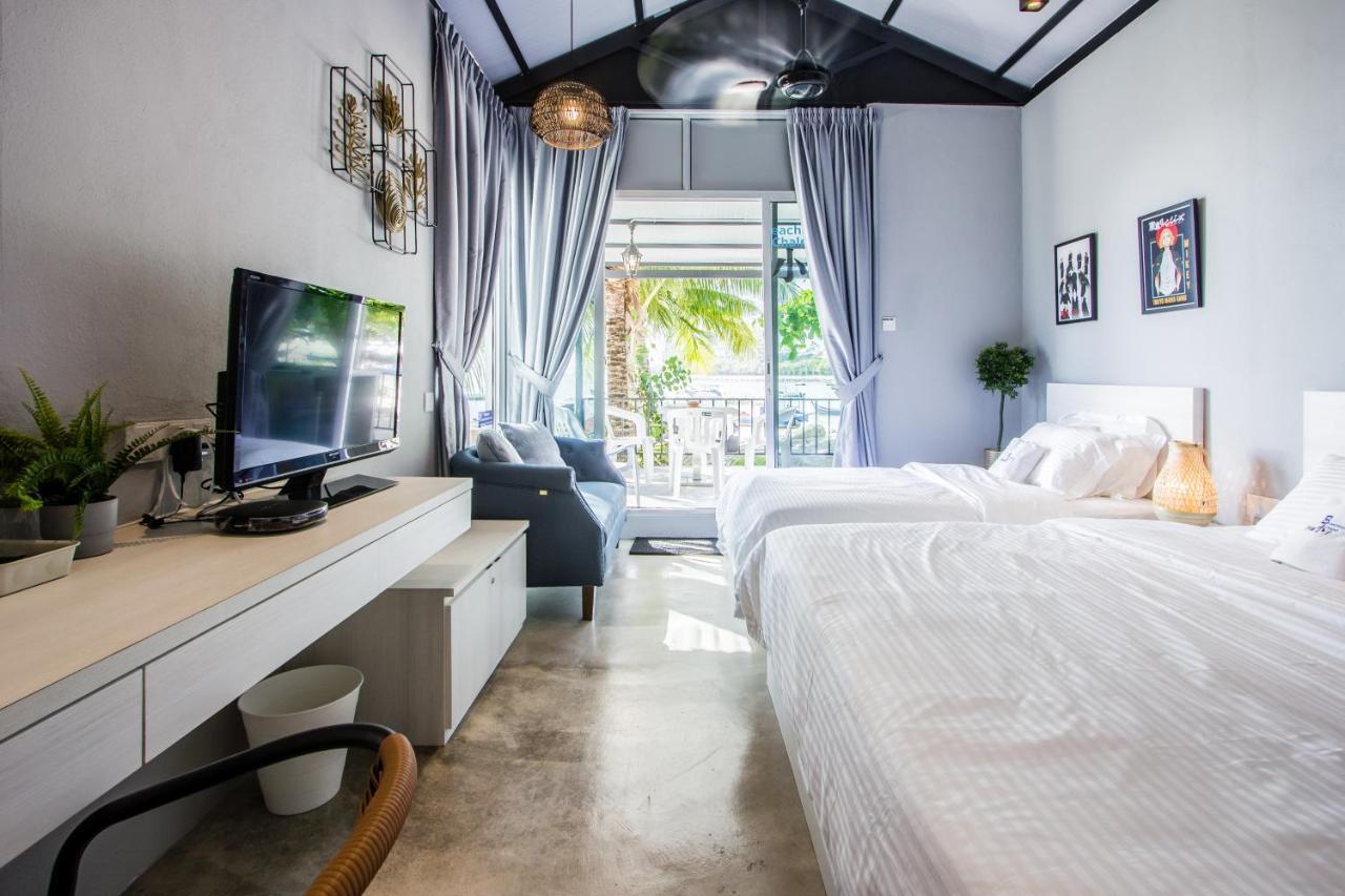 Beachboy Chalet By The Beach Bukit Lada Buitenkant foto