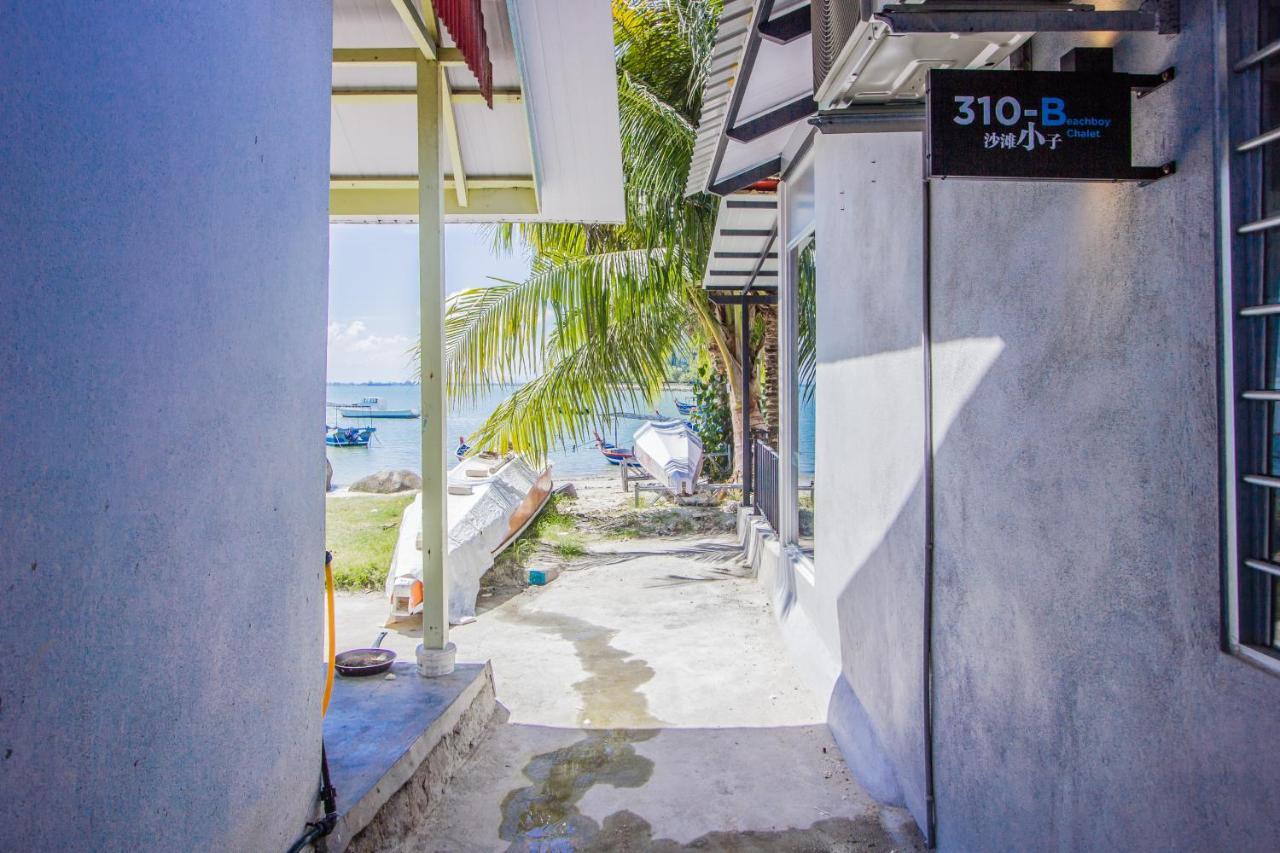 Beachboy Chalet By The Beach Bukit Lada Buitenkant foto