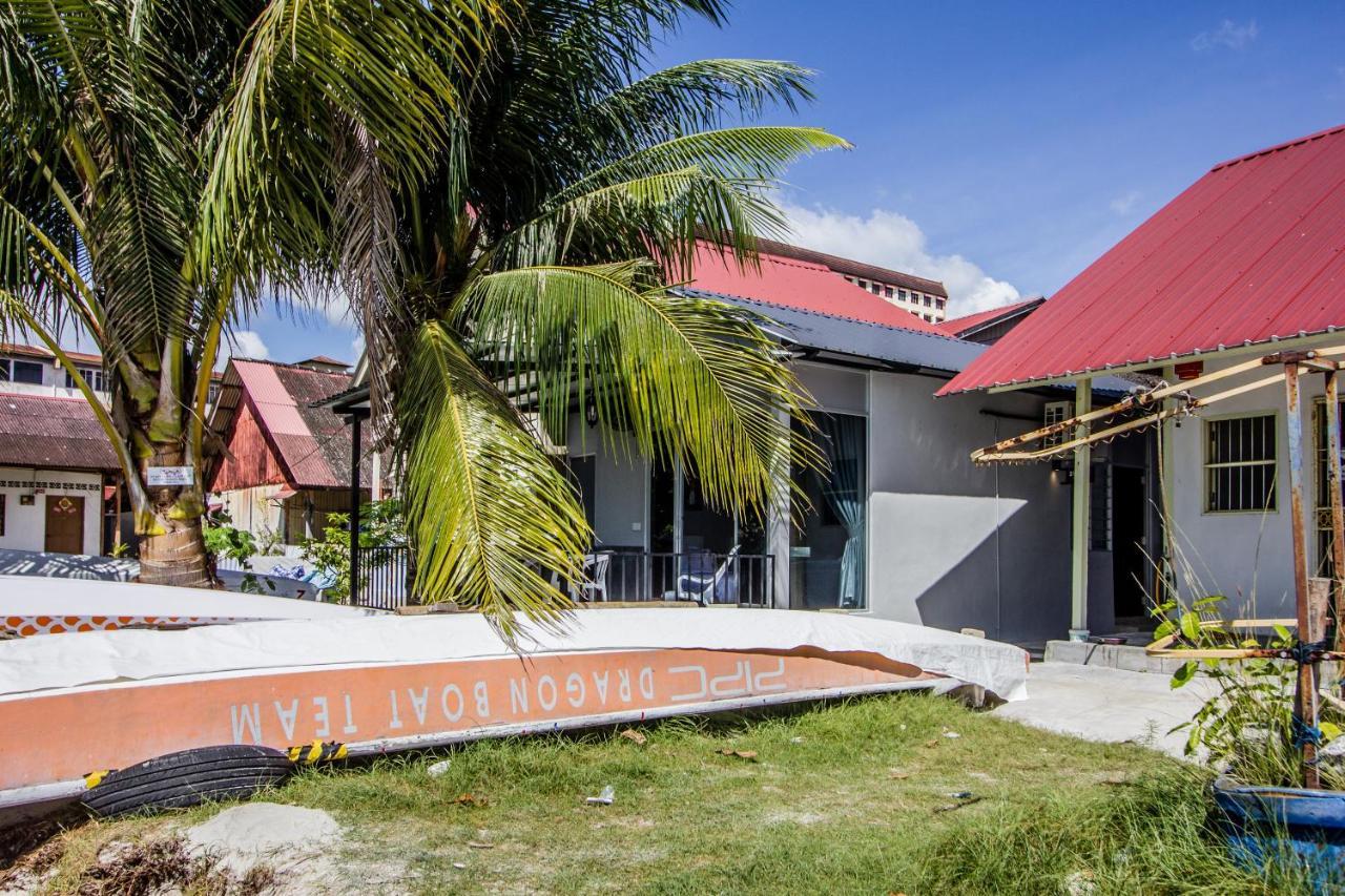 Beachboy Chalet By The Beach Bukit Lada Buitenkant foto