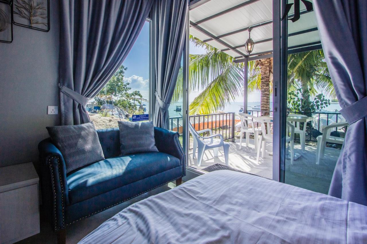 Beachboy Chalet By The Beach Bukit Lada Buitenkant foto