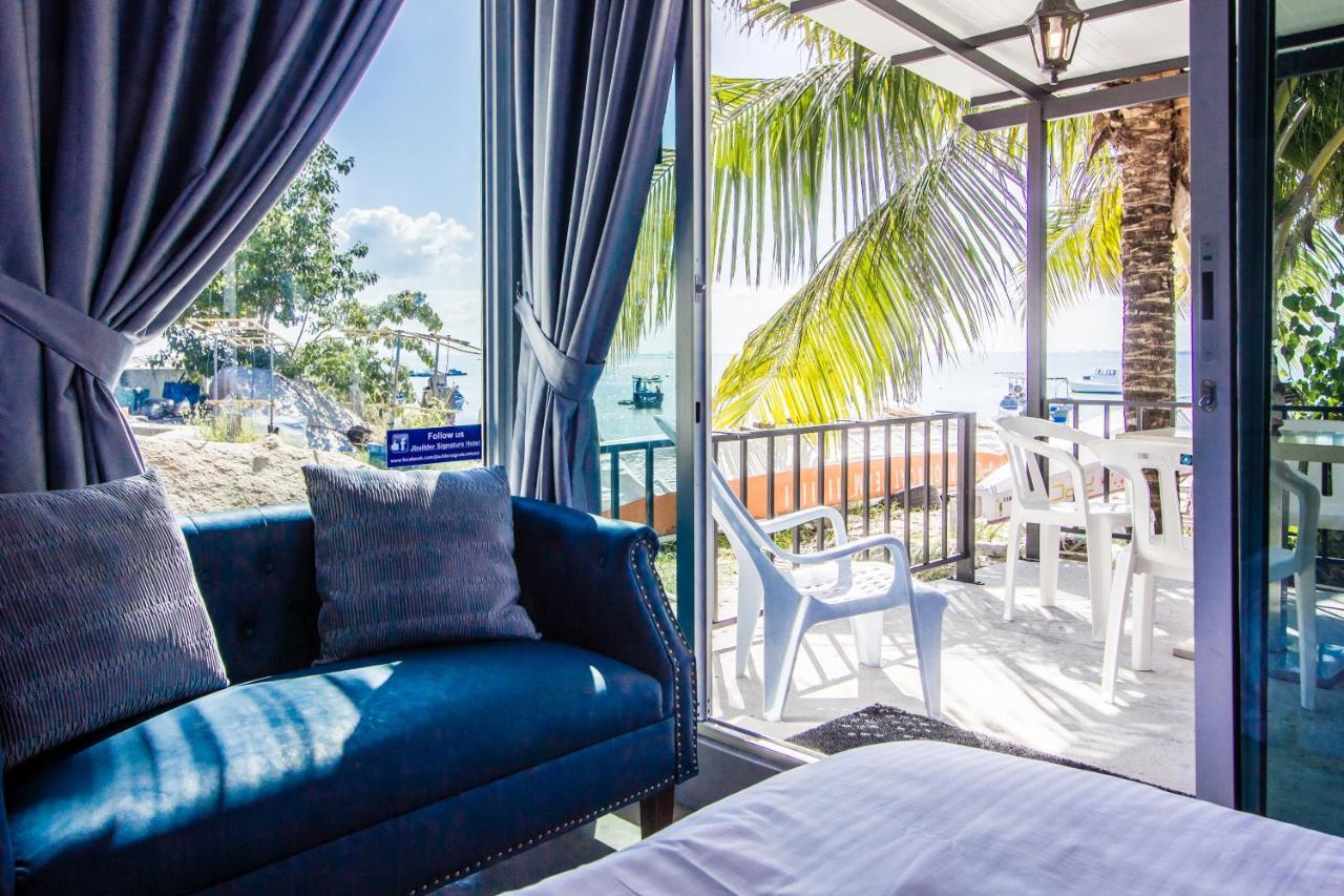Beachboy Chalet By The Beach Bukit Lada Buitenkant foto